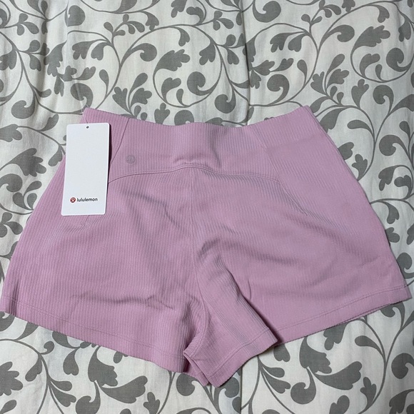 BRAND NEW Lululemon Ribbed Softstreme High-Rise Short 2" Sz 6 - Picture 8 of 8
